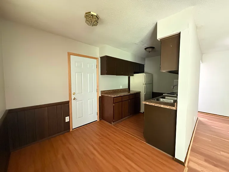 215 N 2nd St #B — Photo 13