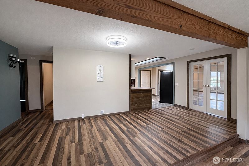 3rd image of 329 Sextans Avenue SW