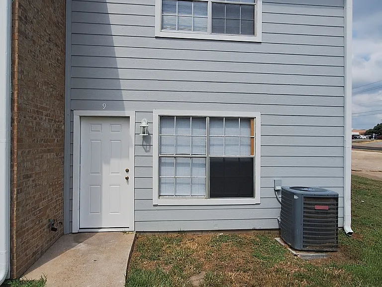 1906 Barak Ln #LANE9 — Photo 1