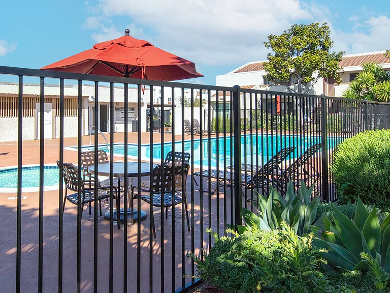 Citrus Glen Apartments — Photo 3