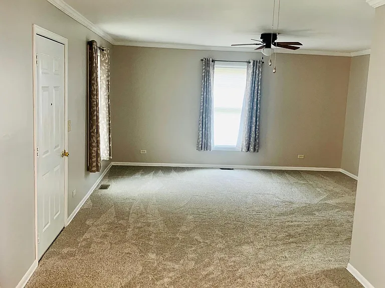 221 Winfield Ct — Photo 5