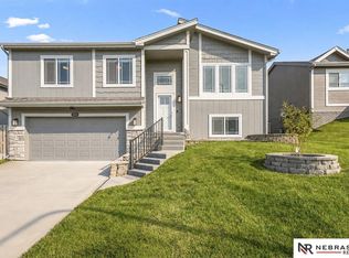 8626 Reynolds St, Omaha, NE 68122