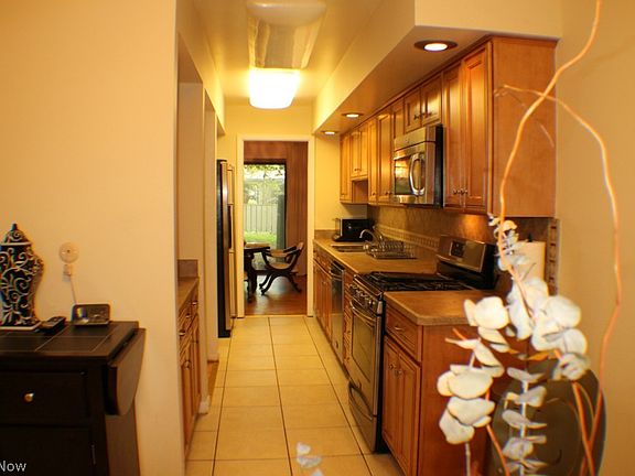 3rd image of 619-30 Russet Woods Ln #6-K
