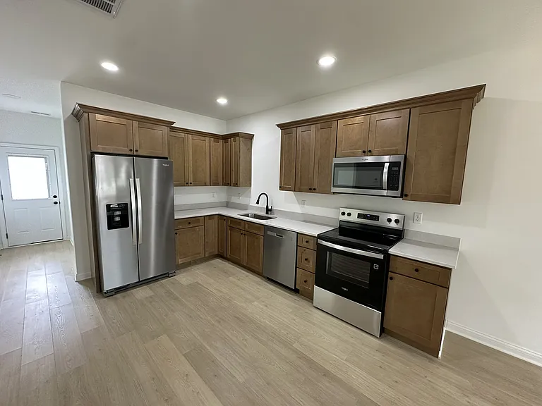 842 Ridgewood Dr #4 — Photo 3