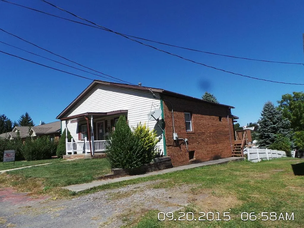 158 E College Avenue — Photo 2