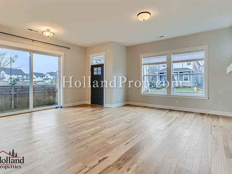 7045 SE Genrosa St — Photo 4