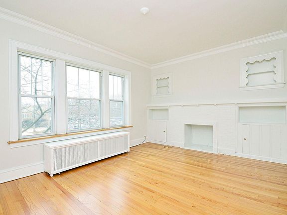 4th image of 6211 N Greenview Ave #2