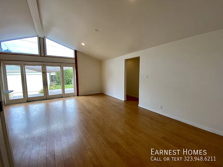 2577 S Bundy Dr — Photo 9