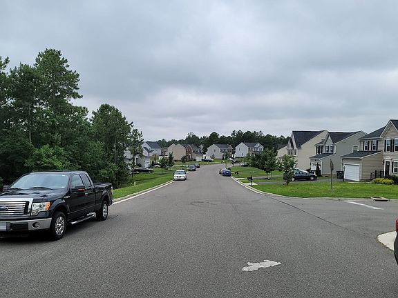 5th image of 441 Queen Emily Pl
