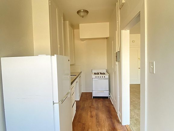 5th image of 1040 E Appleton St #11084184
