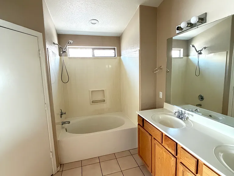 5906 N 78th Dr — Photo 2