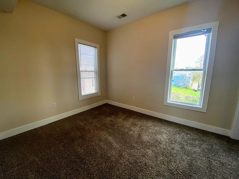 1224 Plainfield NE — Photo 12
