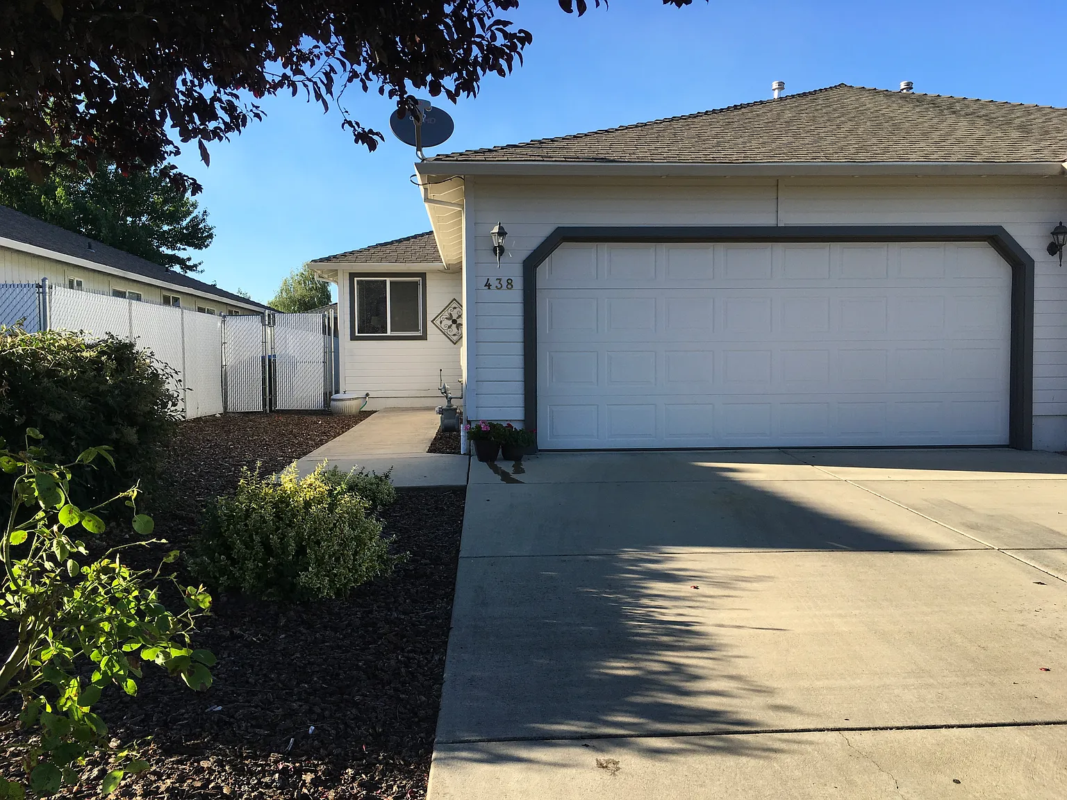 438 Crystal Dr photo 1
