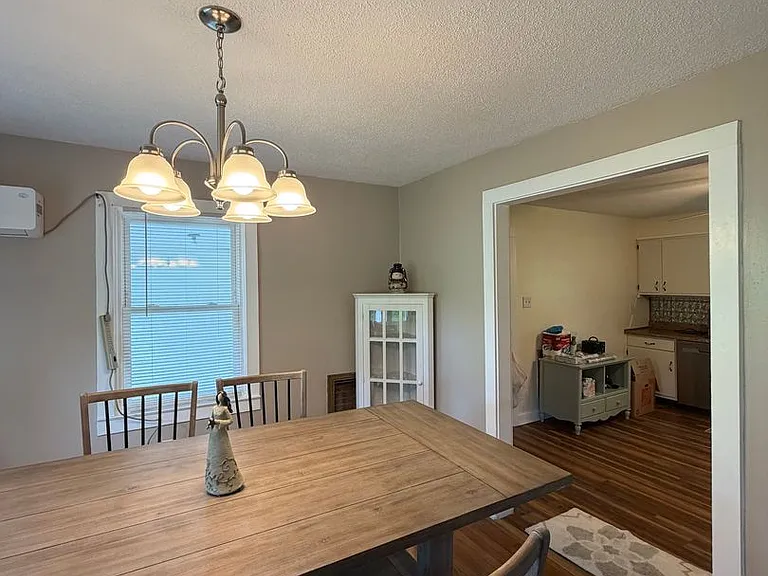 819 Summerville Rd — Photo 8