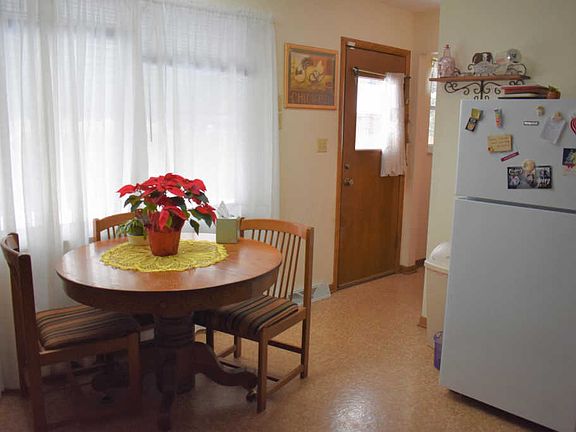 5th image of 3163 Anna Ave