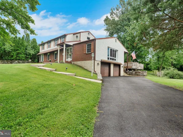 4060 Hillside Rd, Lafayette Hill, PA 19444