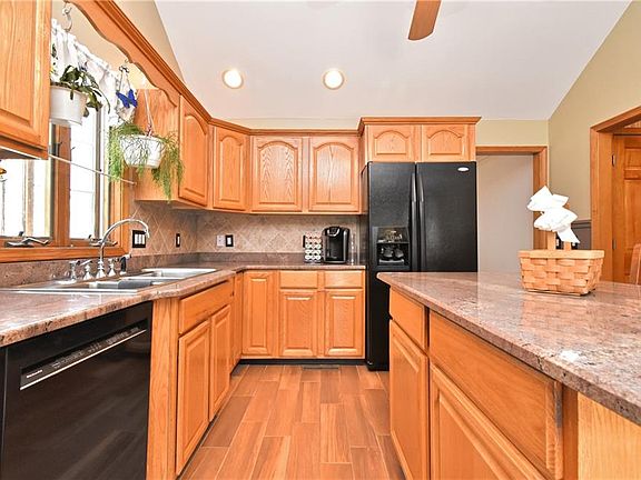 3rd image of 6070 Margaret Ann Dr
