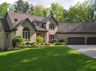 15211 Shamrock Ln, Woodstock, IL 60098