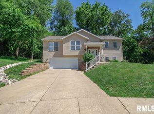 223 Cavelier Rd, Marquette Heights, IL 61554