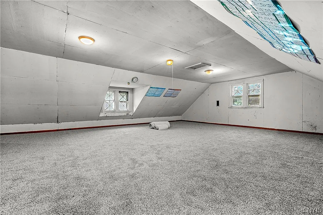 3 bed, 1.0 bath, 1939 sqft, $1,800 — Photo 4