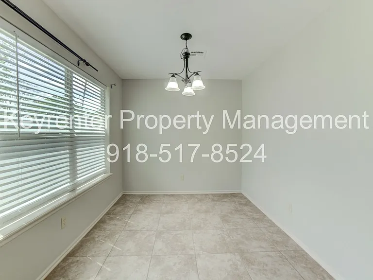 1911 W Canton Pl — Photo 12