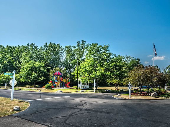 2nd image of 23 Tammy Ln
