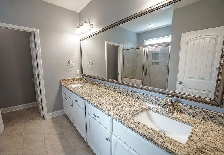 425 Wicklow Dr — Photo 17