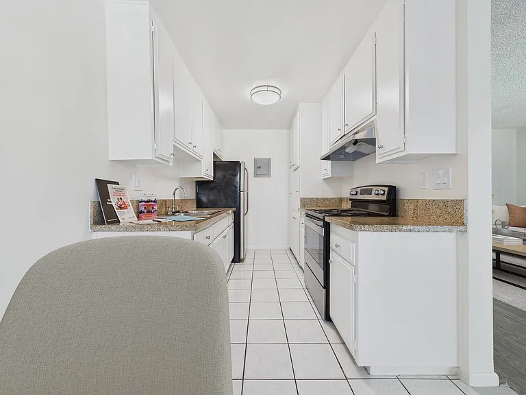 Woodman Apartments — Photo 5