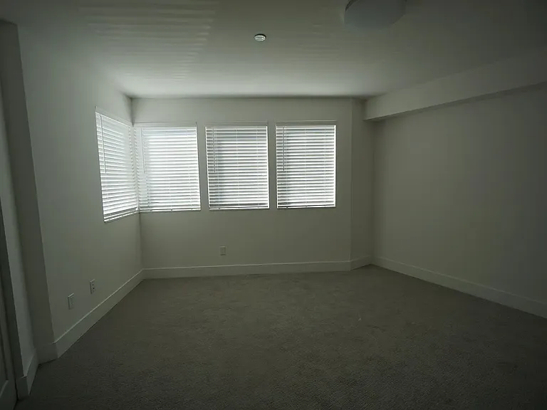1824 E Union St — Photo 14