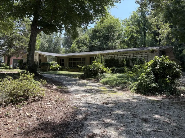 106 Sheffield Rd, Greenwood, SC 29646