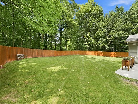 4th image of 9904 Circlewood Dr