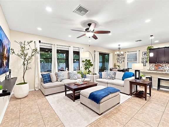 3rd image of 1008 OAKCREST DRIVE