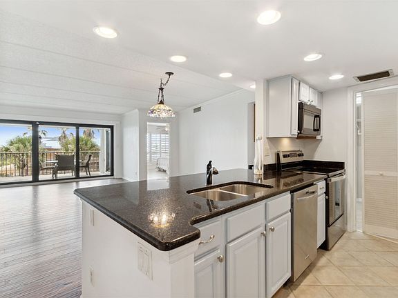 2nd image of 3460 S Fletcher Ave APT 305