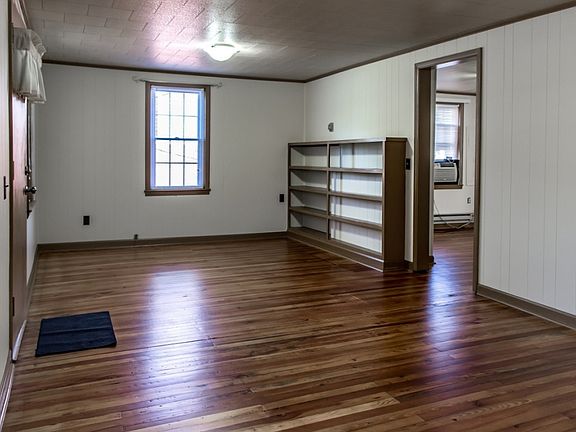 5th image of 1375 Dewey Ave