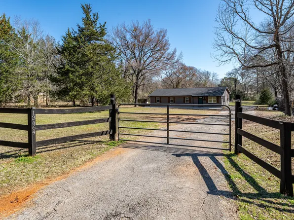 (undisclosed Address), Chandler, TX 75758