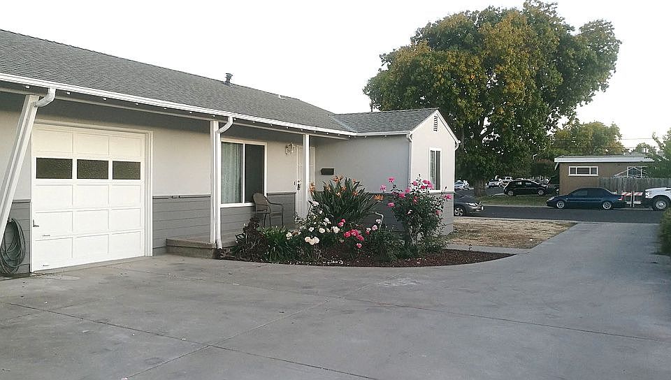 2nd image of 2337 Hart Ave