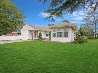 3 Rosedale Rd, Valley Stream, NY 11581