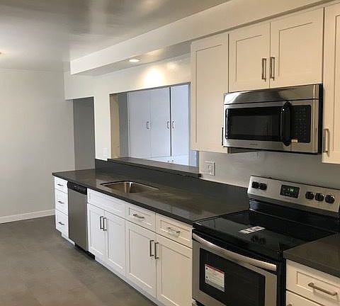 3rd image of 13433 Roselle Ave #6220555