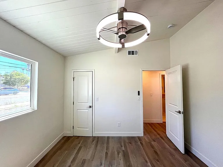 803 N Citrus Ave — Photo 18