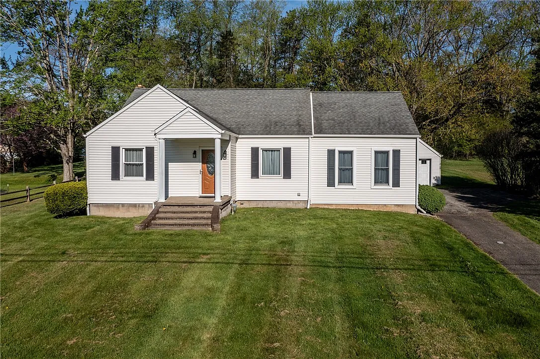 270 Maple Dr photo 1