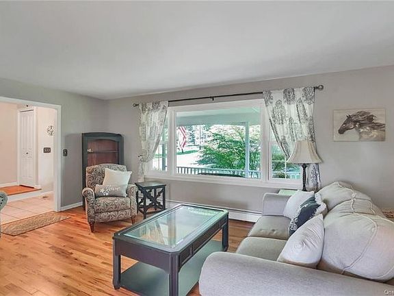 5th image of 16 Willow Ln