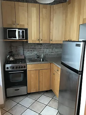 Rented by Salon Realty Corp | media 10