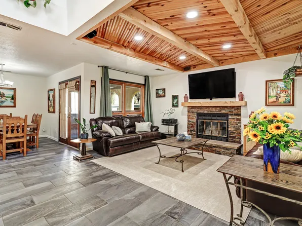 40 Pheasant Hill Dr NE, Albuquerque, NM 87111