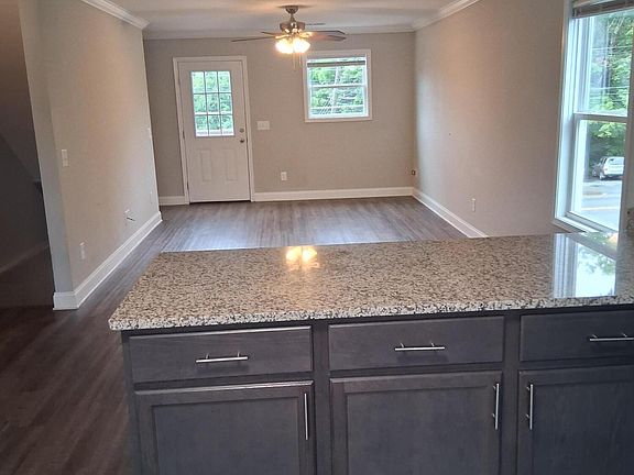 5th image of 2802 Walnut St #1