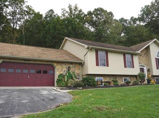 7106 Simpson Rd, Glen Rock, PA 17327