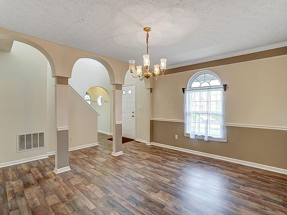 4th image of 152 Knights Bridge Dr E