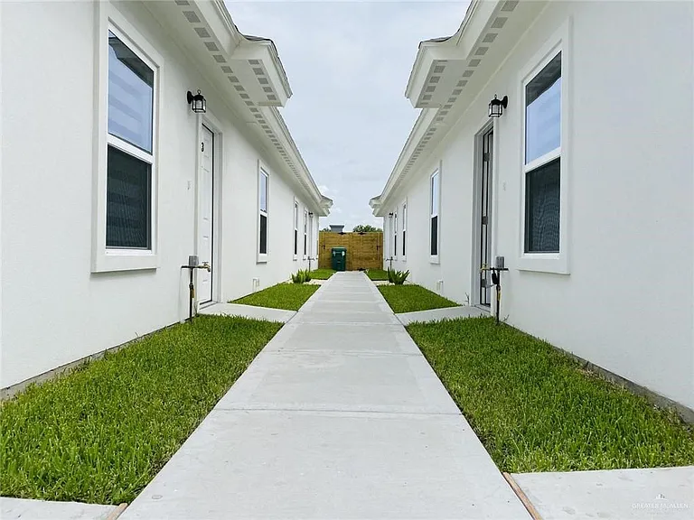 909 W Carmel Ave #1 — Photo 3