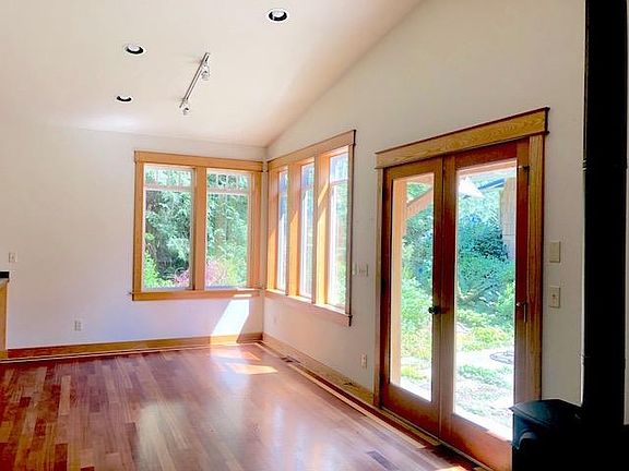 Open Light Filled Living Spaces
