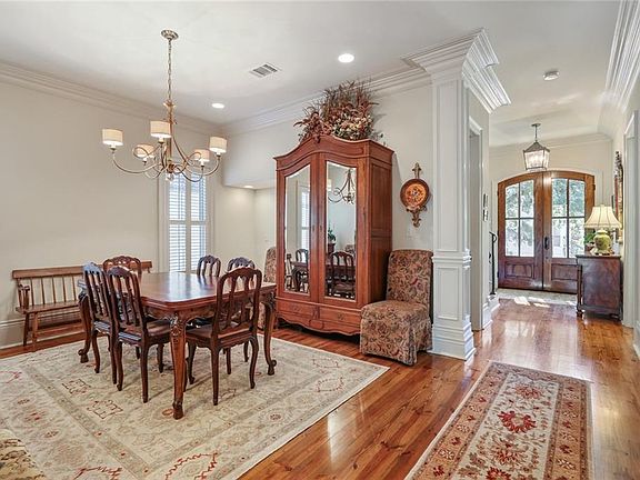 4th image of 203 Walker St