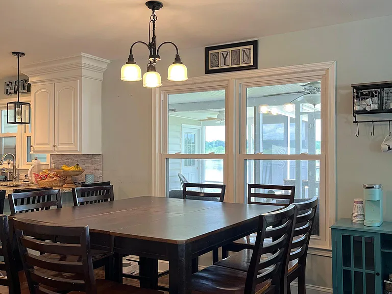eat in kitchen